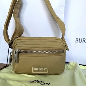Burberry Warner Nylon Crossbody Bag Gold Honey 81044931 Camera Bag New